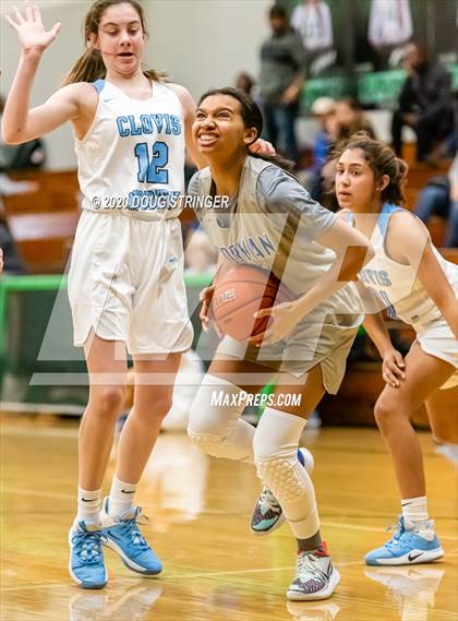 Thumbnail 3 in Bishop Gorman vs. Clovis North (MLK Showcase) photogallery.