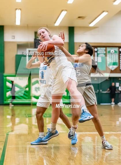 Thumbnail 2 in Bishop Gorman vs. Clovis North (MLK Showcase) photogallery.