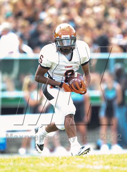 Thumbnail 3 in Wheaton-Warrenville South @ Glenbard West photogallery.