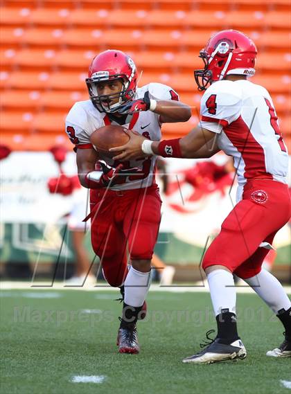 Thumbnail 2 in Lahainaluna vs. 'Iolani (HHSAA D2 Final) photogallery.