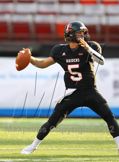 Thumbnail 1 in Lahainaluna vs. 'Iolani (HHSAA D2 Final) photogallery.