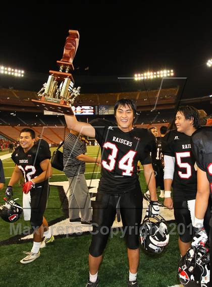 Thumbnail 3 in Lahainaluna vs. 'Iolani (HHSAA D2 Final) photogallery.