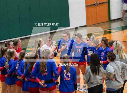 Thumbnail 1 in Western Boone vs. Northview (IHSAA 3A Regional Semi Final) photogallery.