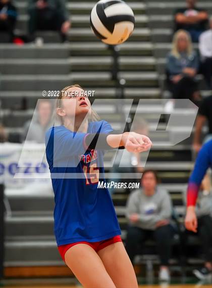 Thumbnail 2 in Western Boone vs. Northview (IHSAA 3A Regional Semi Final) photogallery.