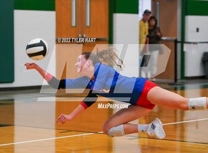 Thumbnail 2 in Western Boone vs. Northview (IHSAA 3A Regional Semi Final) photogallery.