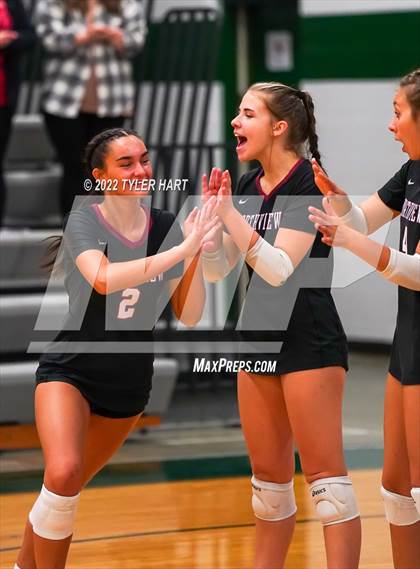 Thumbnail 1 in Western Boone vs. Northview (IHSAA 3A Regional Semi Final) photogallery.