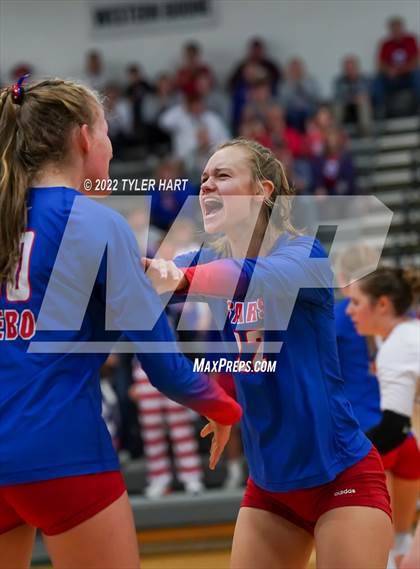 Thumbnail 3 in Western Boone vs. Northview (IHSAA 3A Regional Semi Final) photogallery.