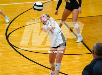 Thumbnail 3 in Western Boone vs. Northview (IHSAA 3A Regional Semi Final) photogallery.