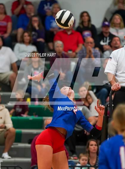 Thumbnail 1 in Western Boone vs. Northview (IHSAA 3A Regional Semi Final) photogallery.