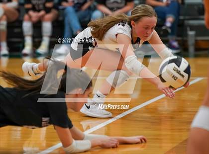 Thumbnail 2 in Western Boone vs. Northview (IHSAA 3A Regional Semi Final) photogallery.