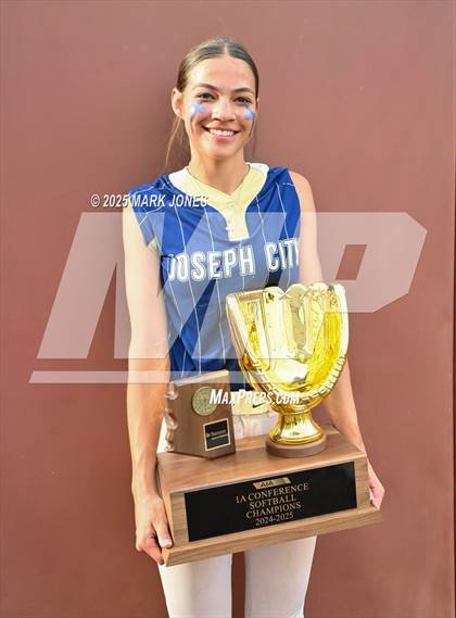 Thumbnail 2 in St. David vs. Joseph City (AIA 1A Final - Awards) photogallery.