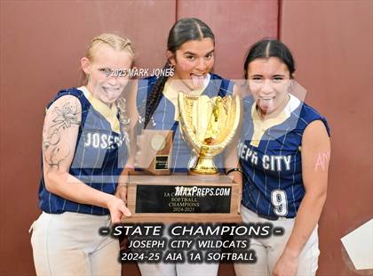 Thumbnail 2 in St. David vs. Joseph City (AIA 1A Final - Awards) photogallery.