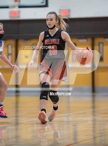 Thumbnail 2 in Livonia vs. Wellsville (NYSPHSAA Section 5 Class B2 Semifinal Playoff) photogallery.