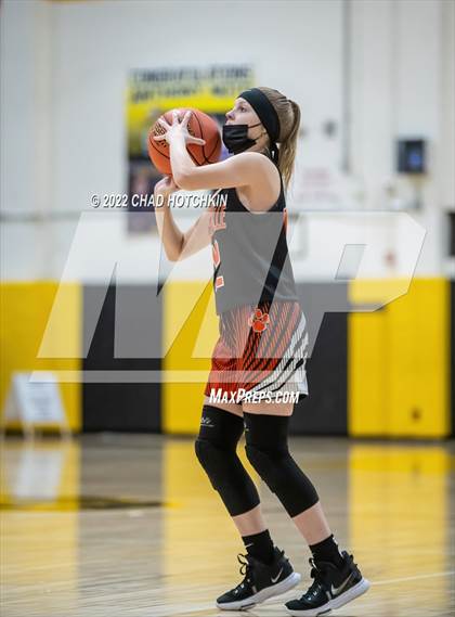 Thumbnail 2 in Livonia vs. Wellsville (NYSPHSAA Section 5 Class B2 Semifinal Playoff) photogallery.