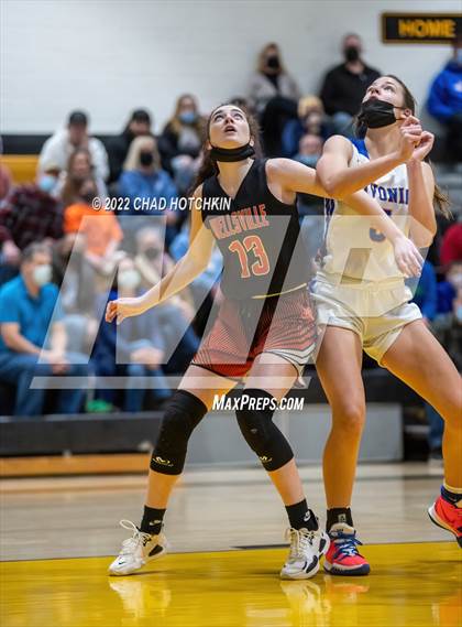 Thumbnail 3 in Livonia vs. Wellsville (NYSPHSAA Section 5 Class B2 Semifinal Playoff) photogallery.