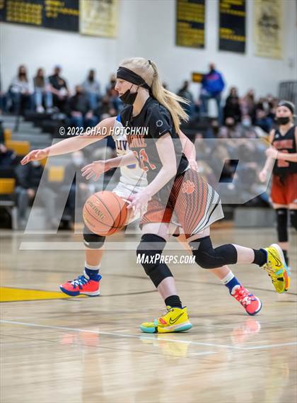 Thumbnail 3 in Livonia vs. Wellsville (NYSPHSAA Section 5 Class B2 Semifinal Playoff) photogallery.