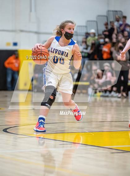 Thumbnail 2 in Livonia vs. Wellsville (NYSPHSAA Section 5 Class B2 Semifinal Playoff) photogallery.