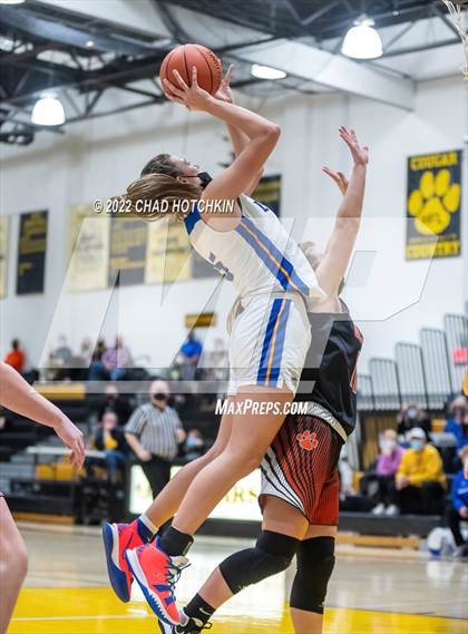 Thumbnail 2 in Livonia vs. Wellsville (NYSPHSAA Section 5 Class B2 Semifinal Playoff) photogallery.