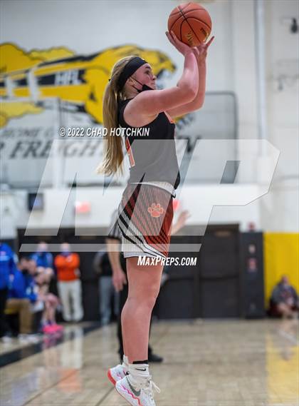 Thumbnail 1 in Livonia vs. Wellsville (NYSPHSAA Section 5 Class B2 Semifinal Playoff) photogallery.