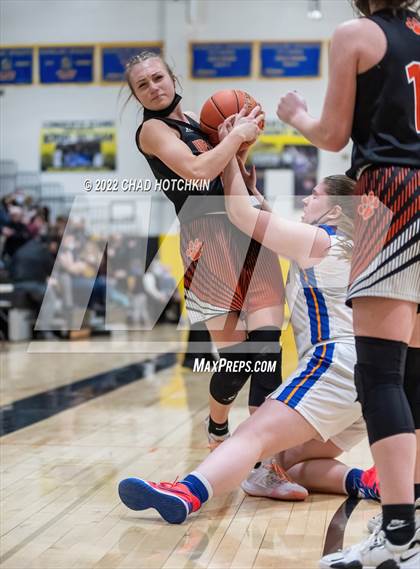 Thumbnail 1 in Livonia vs. Wellsville (NYSPHSAA Section 5 Class B2 Semifinal Playoff) photogallery.