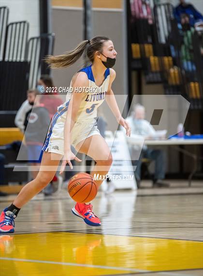 Thumbnail 1 in Livonia vs. Wellsville (NYSPHSAA Section 5 Class B2 Semifinal Playoff) photogallery.