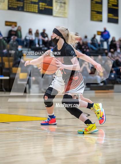 Thumbnail 1 in Livonia vs. Wellsville (NYSPHSAA Section 5 Class B2 Semifinal Playoff) photogallery.