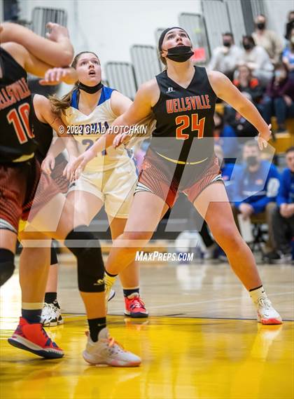 Thumbnail 2 in Livonia vs. Wellsville (NYSPHSAA Section 5 Class B2 Semifinal Playoff) photogallery.