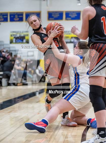 Thumbnail 3 in Livonia vs. Wellsville (NYSPHSAA Section 5 Class B2 Semifinal Playoff) photogallery.