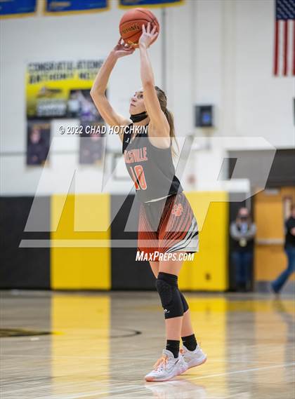 Thumbnail 2 in Livonia vs. Wellsville (NYSPHSAA Section 5 Class B2 Semifinal Playoff) photogallery.