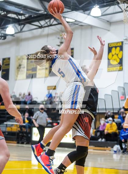 Thumbnail 3 in Livonia vs. Wellsville (NYSPHSAA Section 5 Class B2 Semifinal Playoff) photogallery.