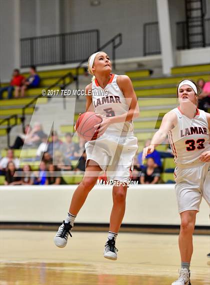 Thumbnail 3 in Lamar vs. Cedarville (AAA 3A Regional Playoff) photogallery.