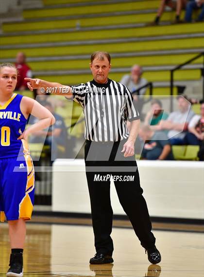 Thumbnail 3 in Lamar vs. Cedarville (AAA 3A Regional Playoff) photogallery.
