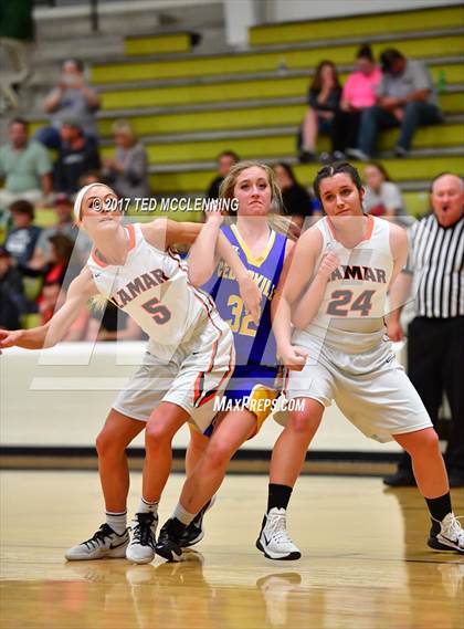 Thumbnail 1 in Lamar vs. Cedarville (AAA 3A Regional Playoff) photogallery.
