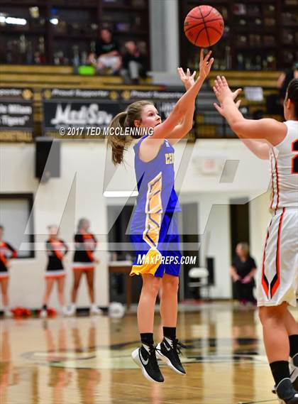 Thumbnail 2 in Lamar vs. Cedarville (AAA 3A Regional Playoff) photogallery.