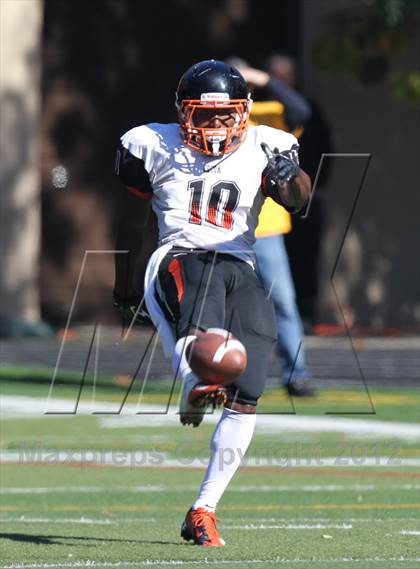 Thumbnail 2 in Cocoa @ Bergen Catholic photogallery.
