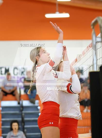 Thumbnail 1 in Grand Saline vs Chisum photogallery.