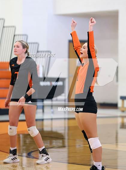Thumbnail 3 in Grand Saline vs Chisum photogallery.