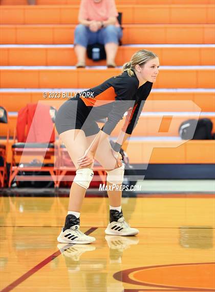 Thumbnail 1 in Grand Saline vs Chisum photogallery.