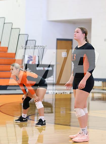 Thumbnail 2 in Grand Saline vs Chisum photogallery.