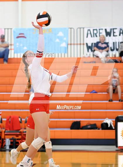 Thumbnail 1 in Grand Saline vs Chisum photogallery.