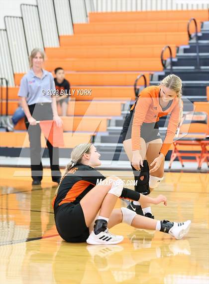 Thumbnail 2 in Grand Saline vs Chisum photogallery.