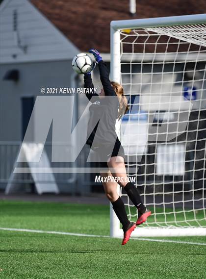 Thumbnail 2 in Northwest Catholic vs. Holy Cross (CIAC Class S Final) photogallery.