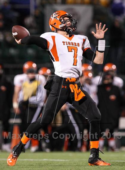Thumbnail 1 in Union-Endicott vs. Williamsville North (NYSPHSAA Class A Semifinal) photogallery.