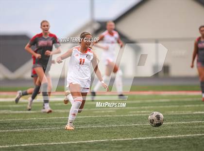 Thumbnail 2 in Skyridge vs. Mountain Ridge (UHSAA 6A Quarterfinal) photogallery.