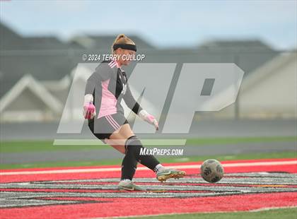 Thumbnail 2 in Skyridge vs. Mountain Ridge (UHSAA 6A Quarterfinal) photogallery.