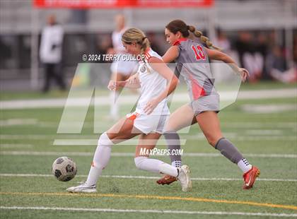 Thumbnail 3 in Skyridge vs. Mountain Ridge (UHSAA 6A Quarterfinal) photogallery.