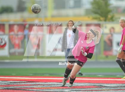 Thumbnail 1 in Skyridge vs. Mountain Ridge (UHSAA 6A Quarterfinal) photogallery.