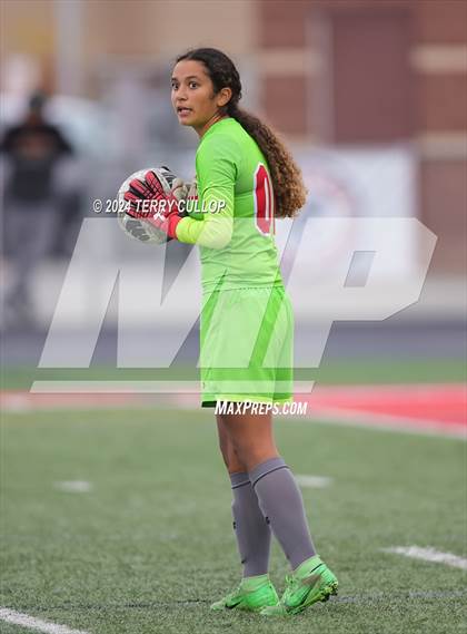 Thumbnail 3 in Skyridge vs. Mountain Ridge (UHSAA 6A Quarterfinal) photogallery.
