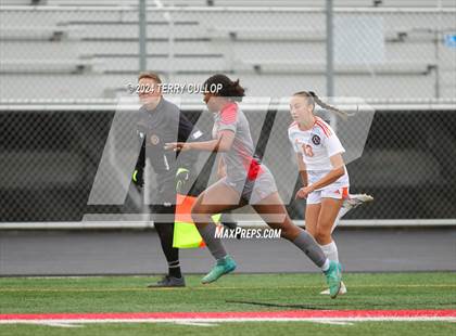 Thumbnail 3 in Skyridge vs. Mountain Ridge (UHSAA 6A Quarterfinal) photogallery.