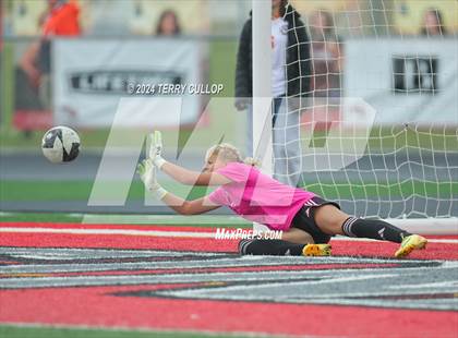 Thumbnail 2 in Skyridge vs. Mountain Ridge (UHSAA 6A Quarterfinal) photogallery.